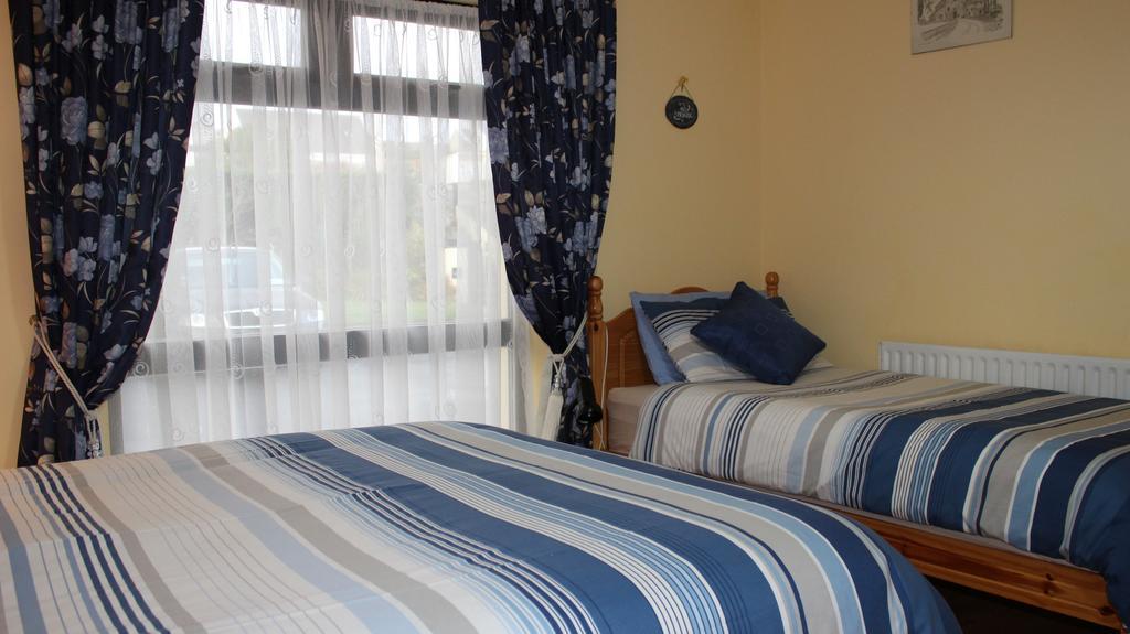 Bed and Breakfast Atlantic Breeze Keel  Zimmer foto