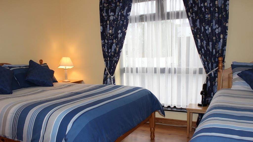 Bed and Breakfast Atlantic Breeze Keel  Zimmer foto
